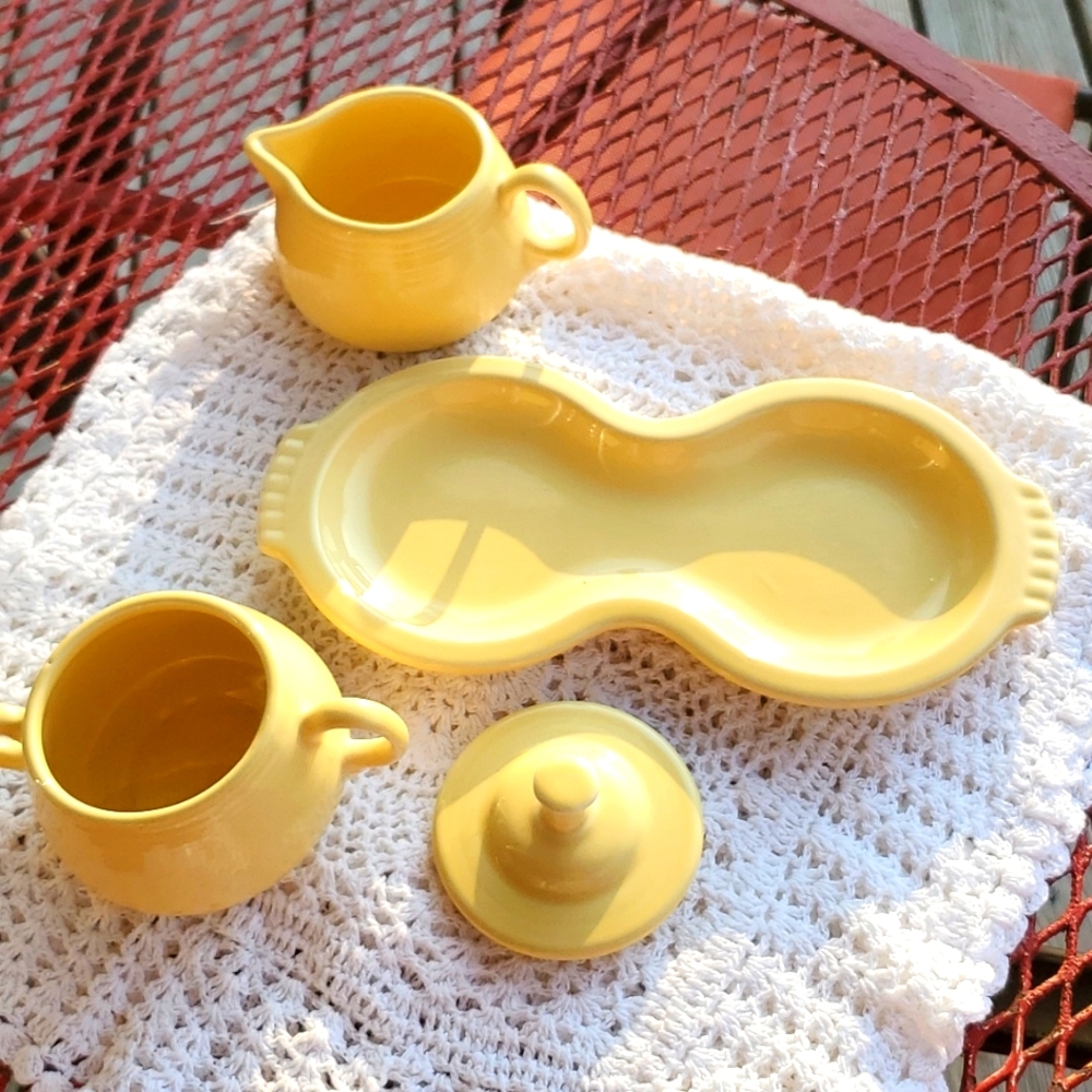 Fiestaware Figure 8 cream and sugar with tray